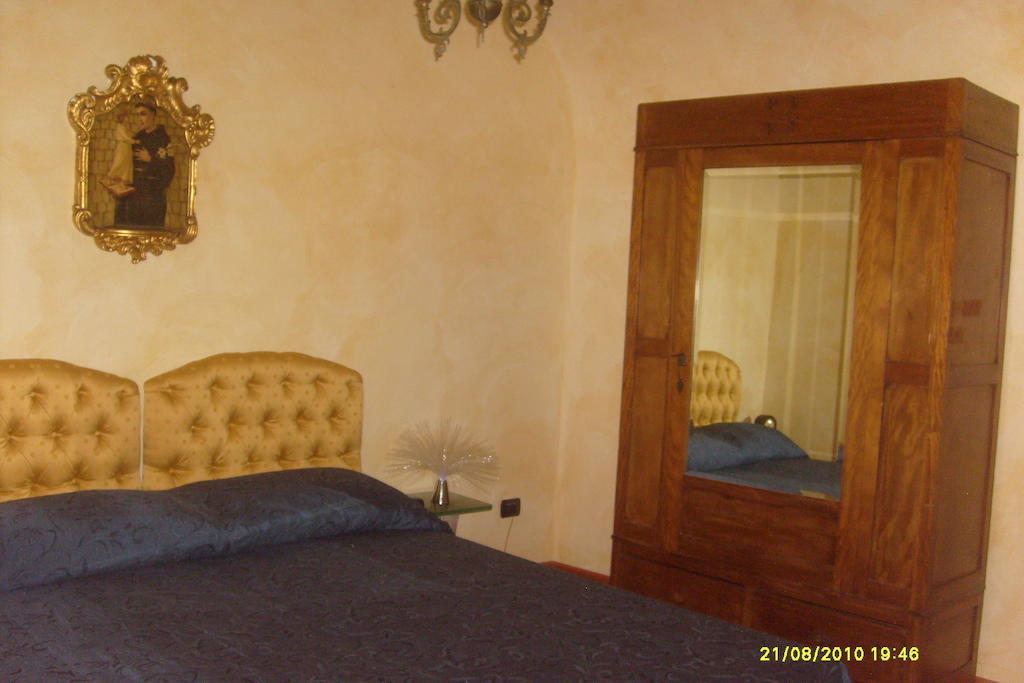 B&B Carolina Plebiscito R. Neapel Rum bild