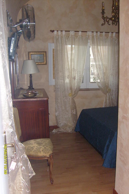 B&B Carolina Plebiscito R. Neapel Rum bild