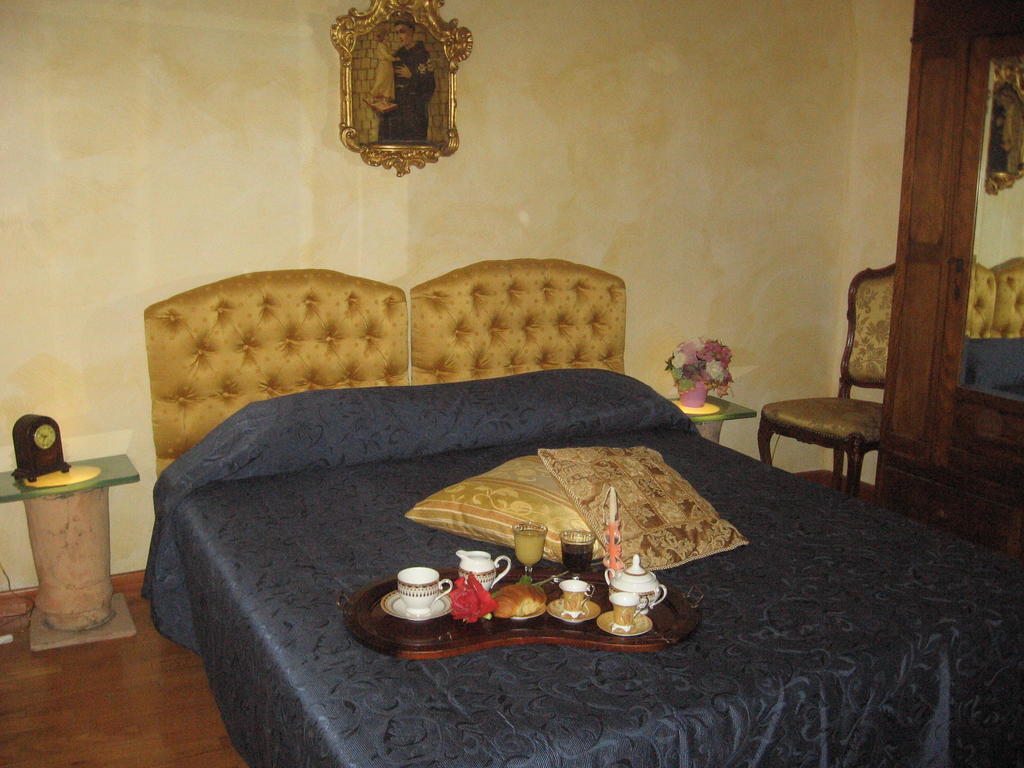 B&B Carolina Plebiscito R. Neapel Rum bild